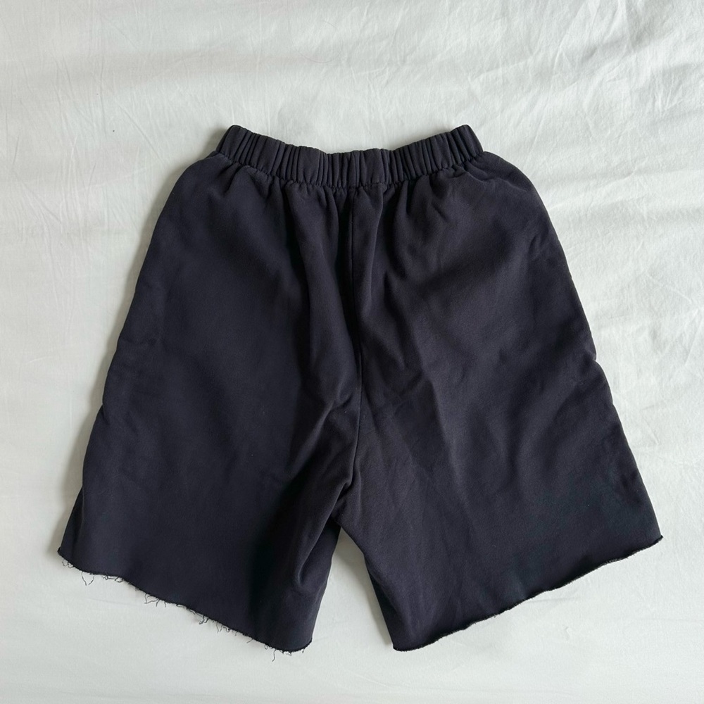 navy sweat shorts🤍